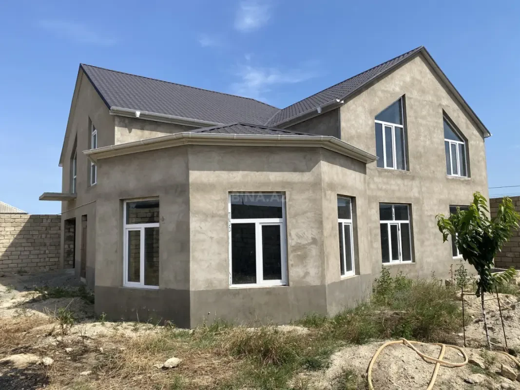 Satılır 6 otaqlı həyət evi 300 m²