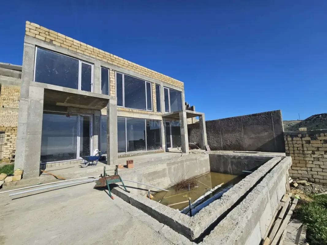 Satılır 5 otaqlı həyət evi 260 m²