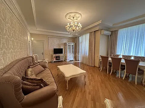 Kirayə verilir 3 otaqlı mənzil 117 m² — Bakı 3 otaq 117.00 m²