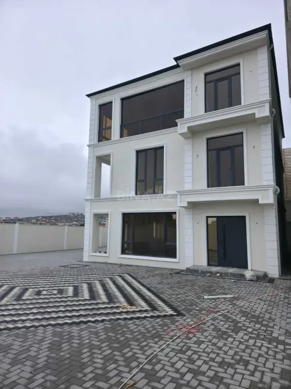 Satılır 6 otaqlı həyət evi 400 m²
