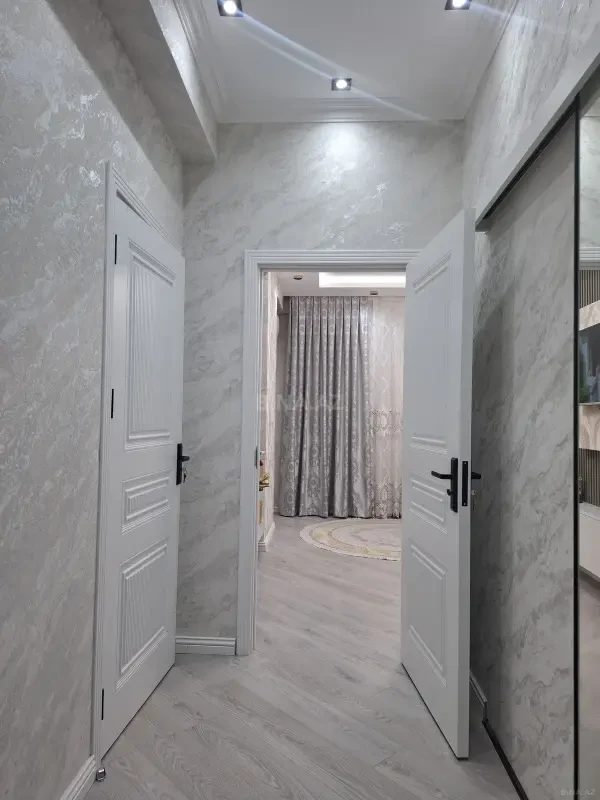 Satılır 1 otaqlı mənzil 68 m²