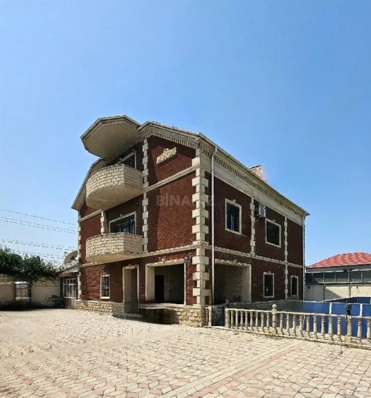 Satılır 7 otaqlı həyət evi 200 m²