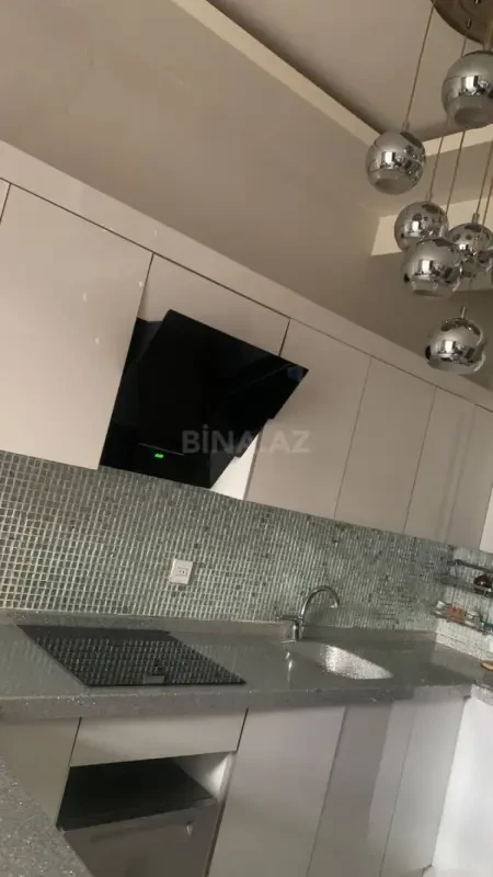 Kirayə verilir 2 otaqlı mənzil 65 m²