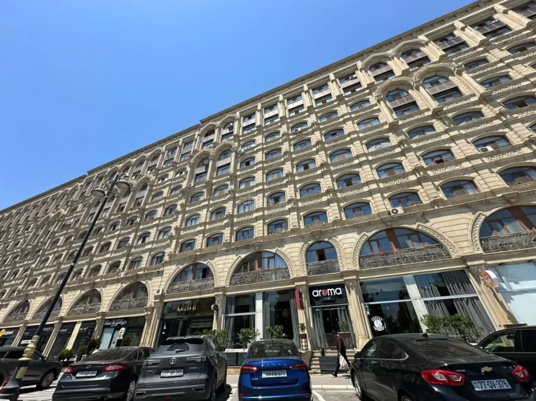 Satılır 4 otaqlı mənzil 120 m²