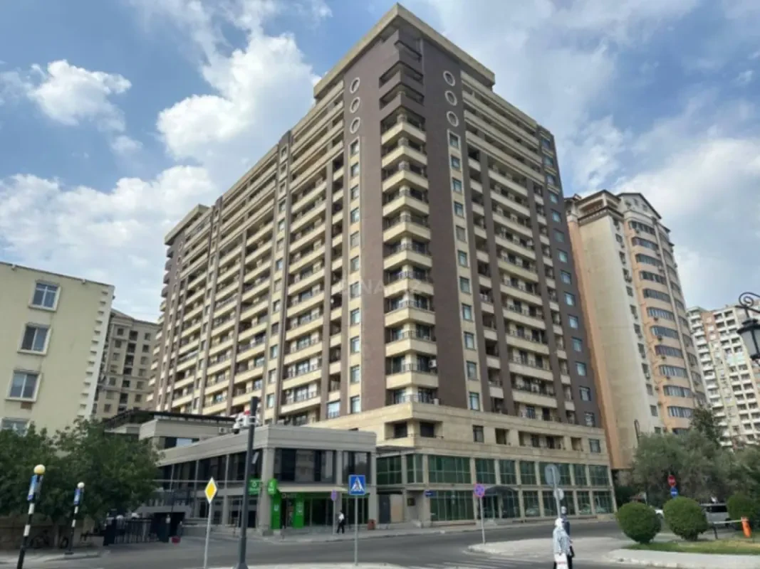 Satılır 2 otaqlı mənzil 156 m²