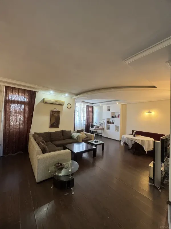 Satılır 4 otaqlı mənzil 198 m²
