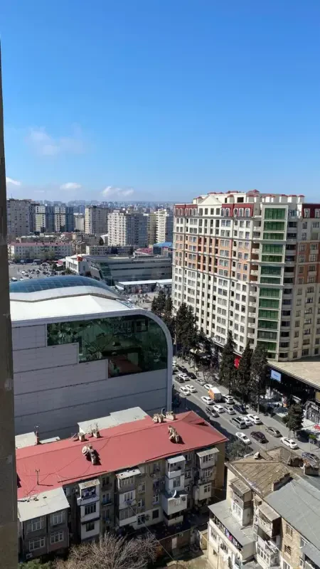 Satılır 4 otaqlı mənzil 174 m²