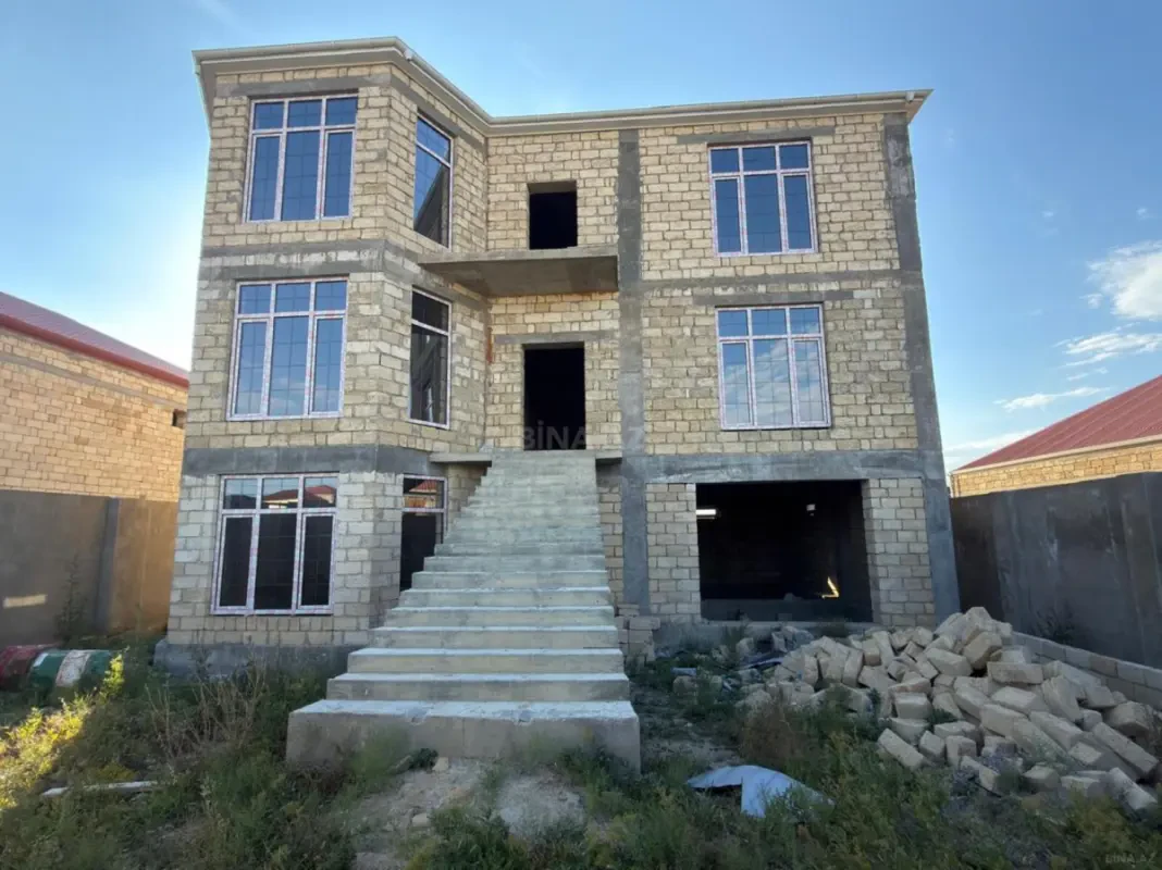 Satılır 7 otaqlı həyət evi 450 m²