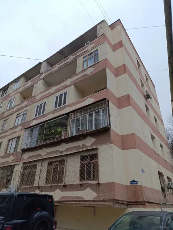 Satılır 4 otaqlı mənzil 120 m²