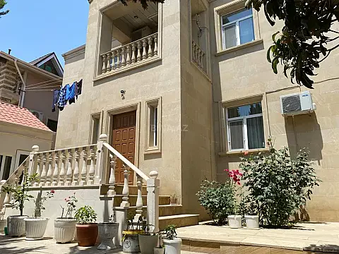 Satılır 7 otaqlı həyət evi 300 m² — Bakı, Badamdar 7 otaq 300.00 m²