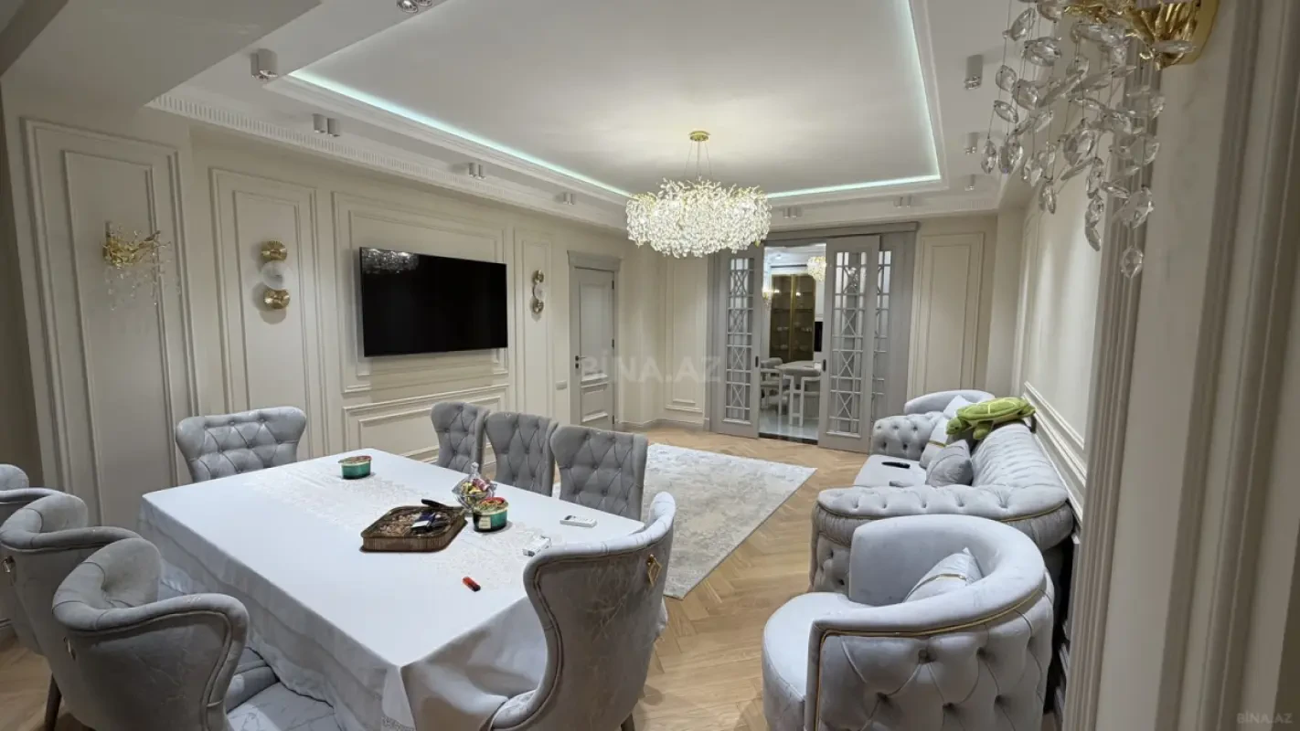 Satılır 4 otaqlı mənzil 176 m²
