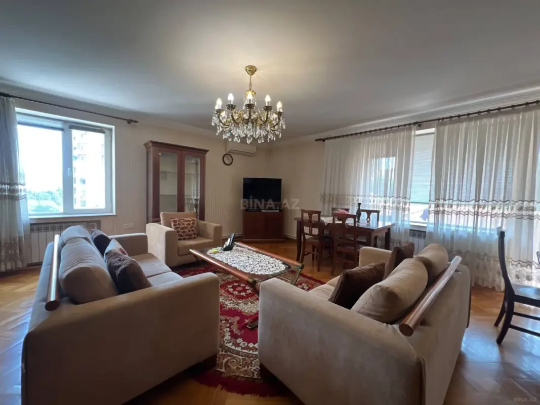 Kirayə verilir 4 otaqlı mənzil 160 m²