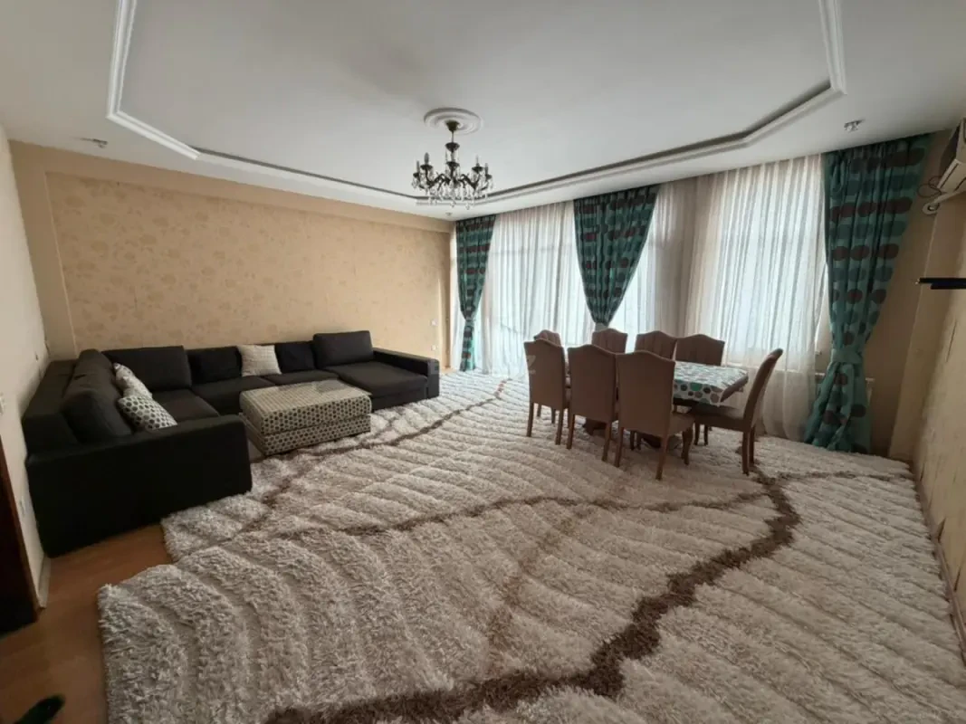 Kirayə verilir 3 otaqlı mənzil 145 m²