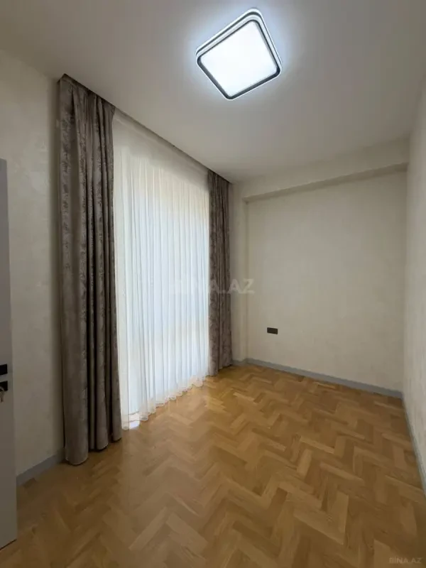 Kirayə verilir 4 otaqlı mənzil 117 m²