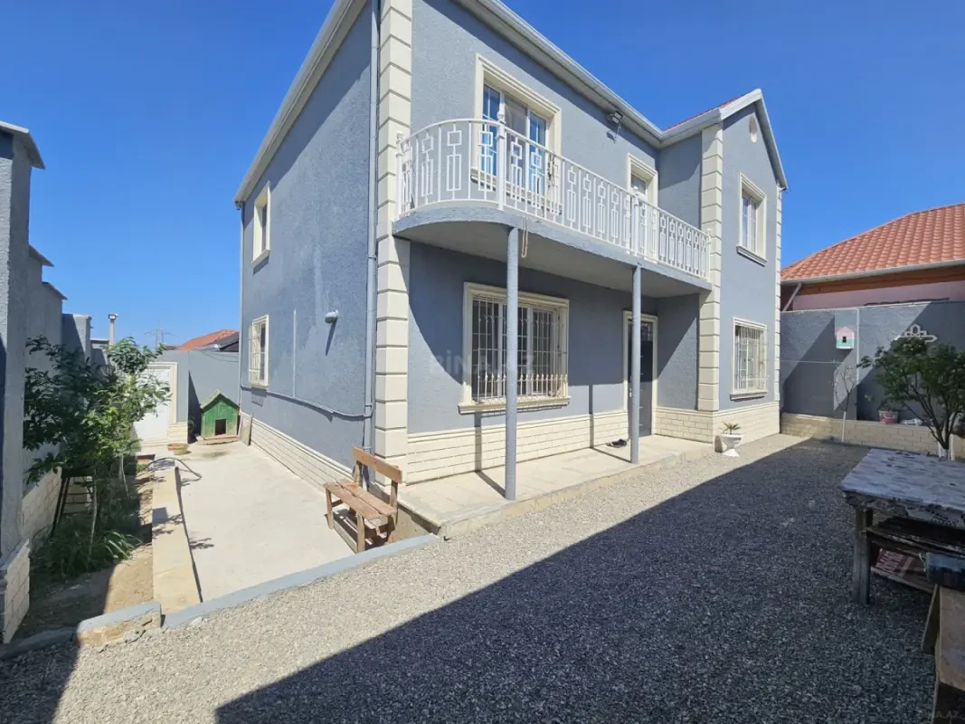 Satılır 5 otaqlı həyət evi 220 m²