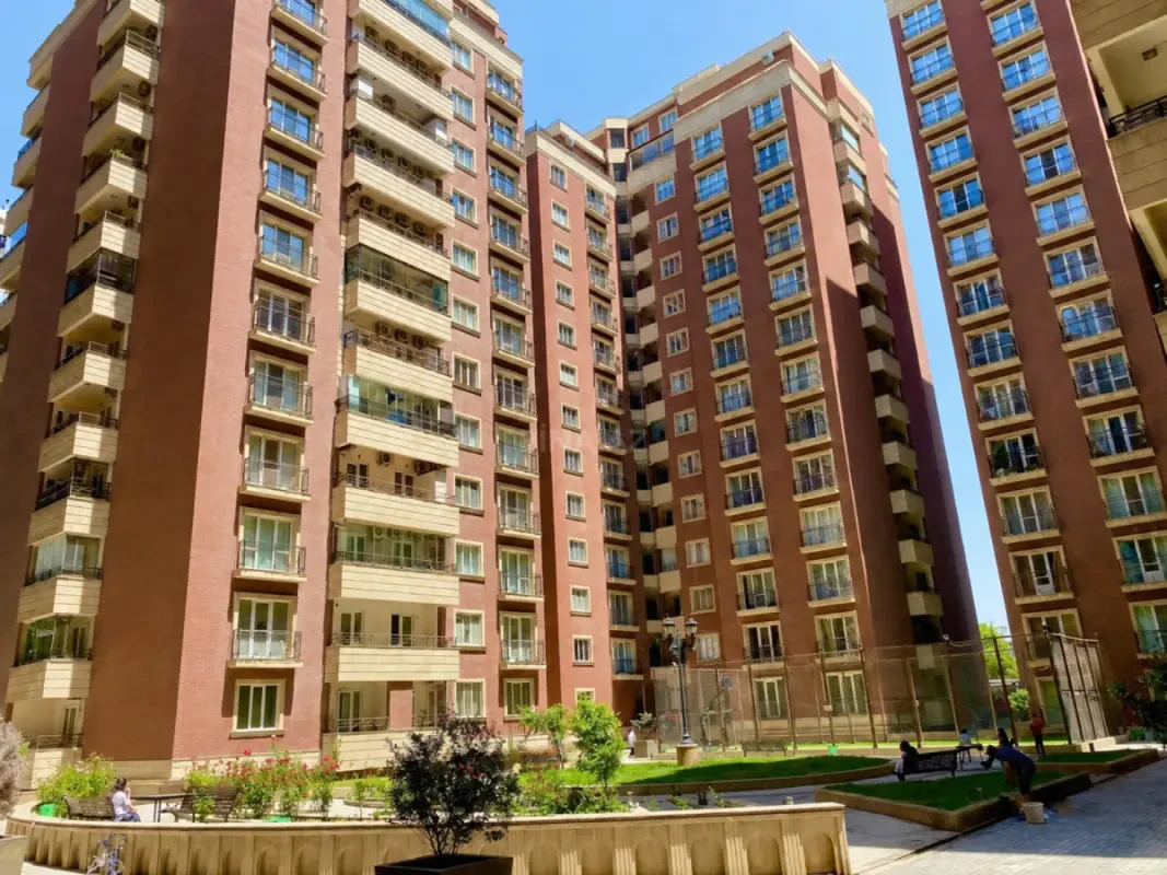 Kirayə verilir 3 otaqlı mənzil 140 m²