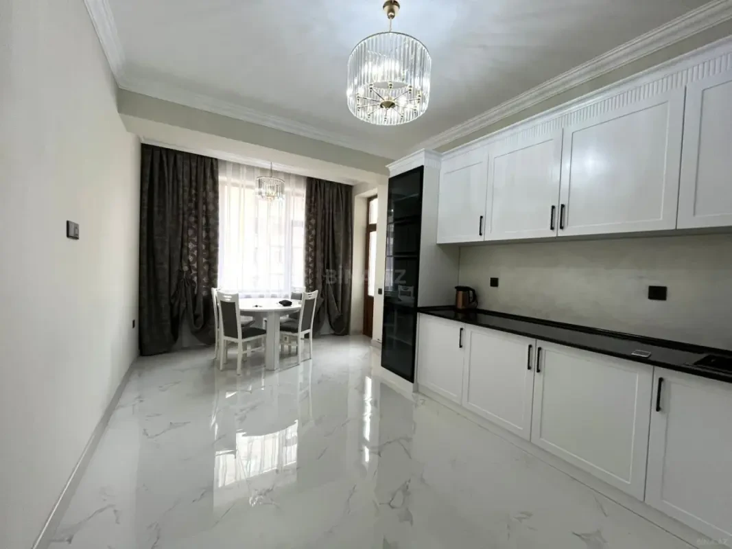 Satılır 3 otaqlı mənzil 135 m²