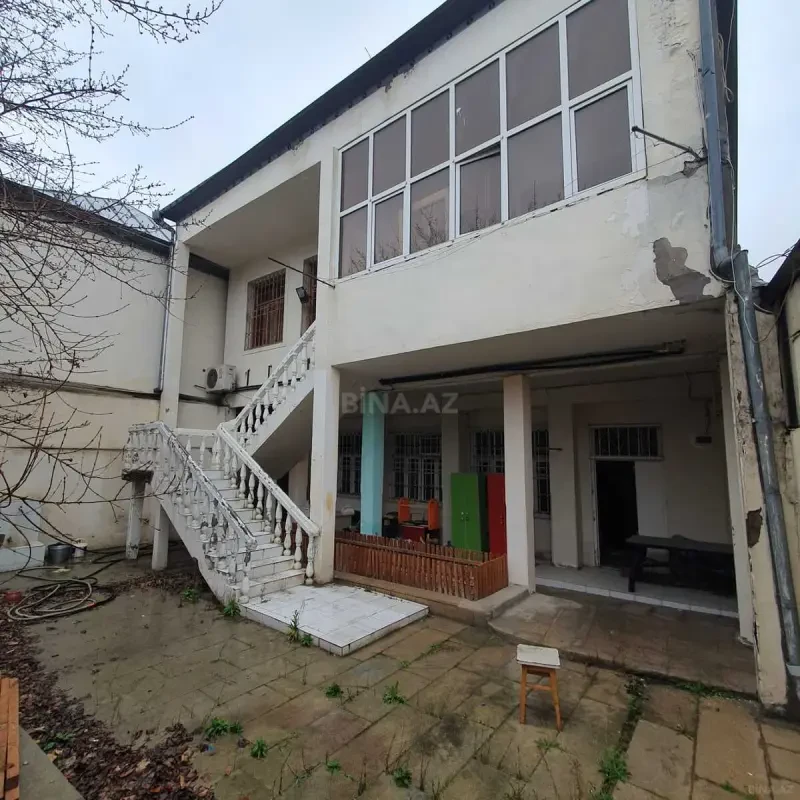 Kirayə verilir 7 otaqlı həyət evi 300 m²