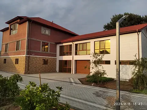 Satılır 8 otaqlı həyət evi 700 m² — Astara 8 otaq 700.00 m²