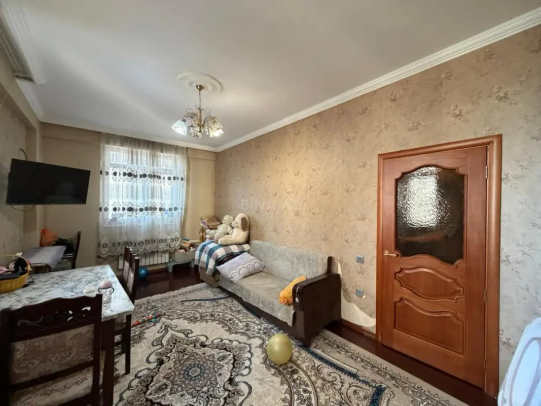 Satılır 2 otaqlı mənzil 87 m²