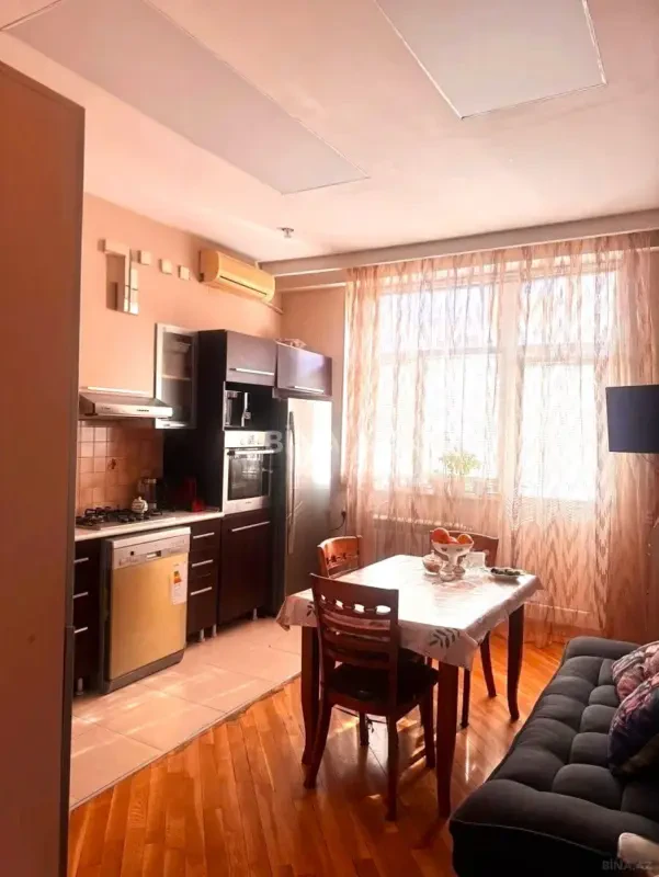 Satılır 3 otaqlı mənzil 125 m²