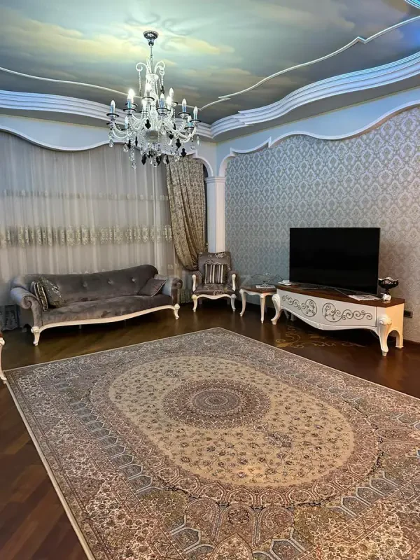 Satılır 5 otaqlı mənzil 265 m²