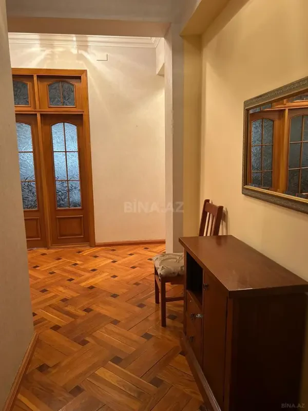 Kirayə verilir 2 otaqlı mənzil 92 m²