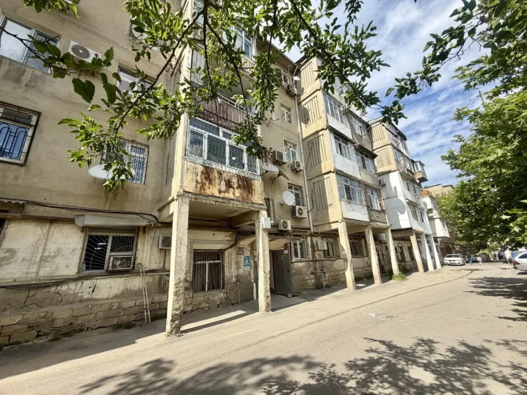 Satılır 3 otaqlı mənzil 43 m²
