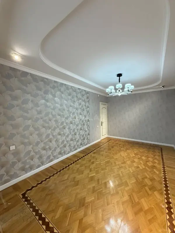 Satılır 4 otaqlı mənzil 120 m²