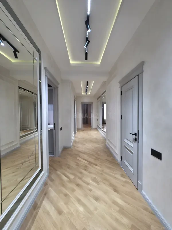 Satılır 4 otaqlı mənzil 140 m²