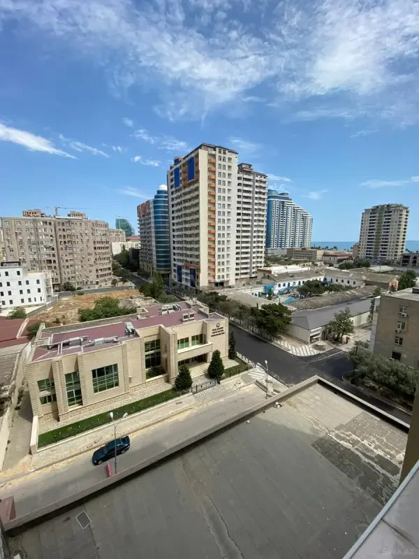 Satılır 2 otaqlı mənzil 102 m²
