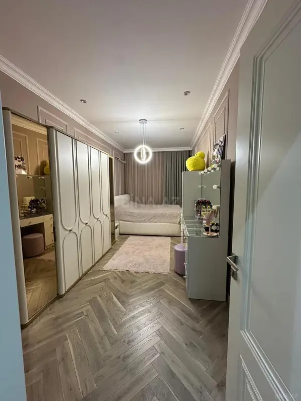 Satılır 4 otaqlı mənzil 192 m²