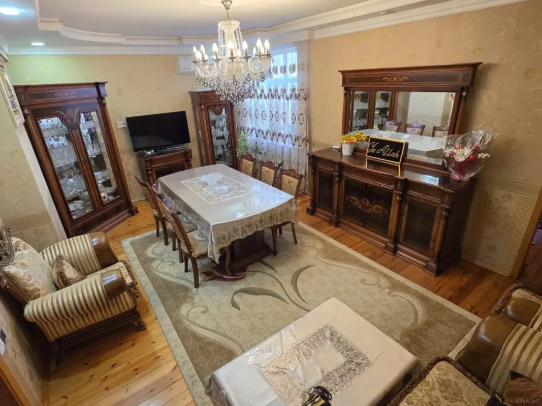 Satılır 4 otaqlı mənzil 130 m²