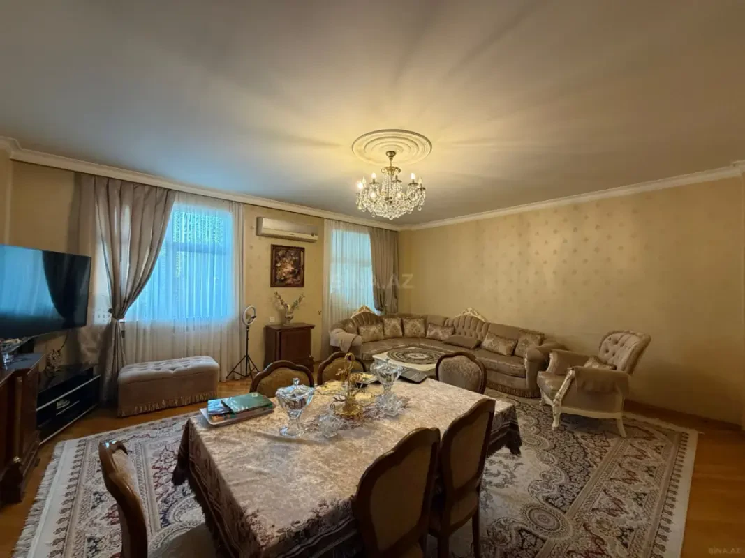 Satılır 4 otaqlı mənzil 135 m²