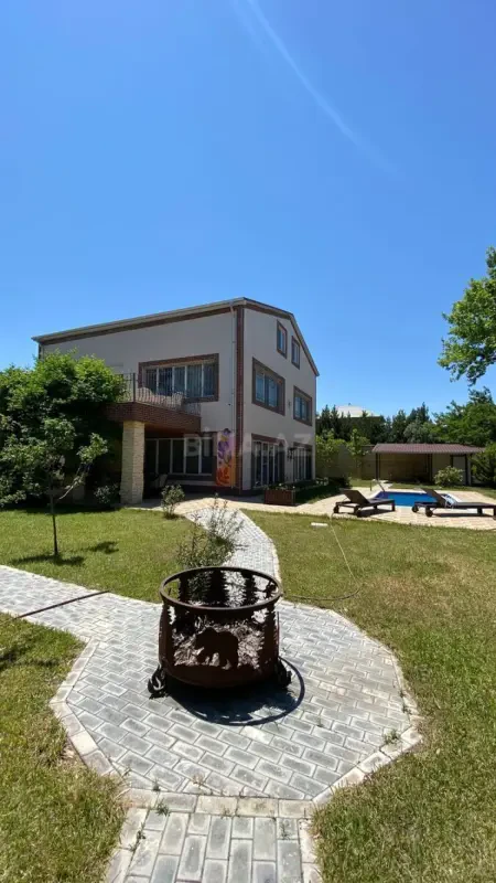 Kirayə verilir 8 otaqlı həyət evi 450 m²
