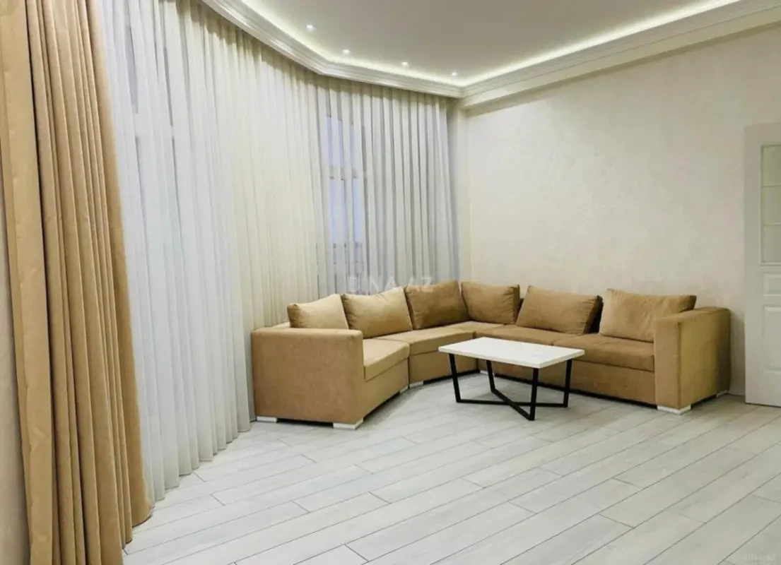Satılır 3 otaqlı mənzil 130 m²
