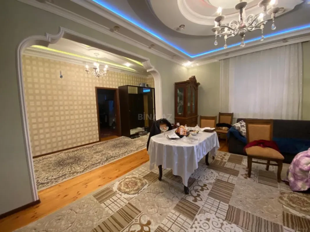 Satılır 8 otaqlı həyət evi 220 m²