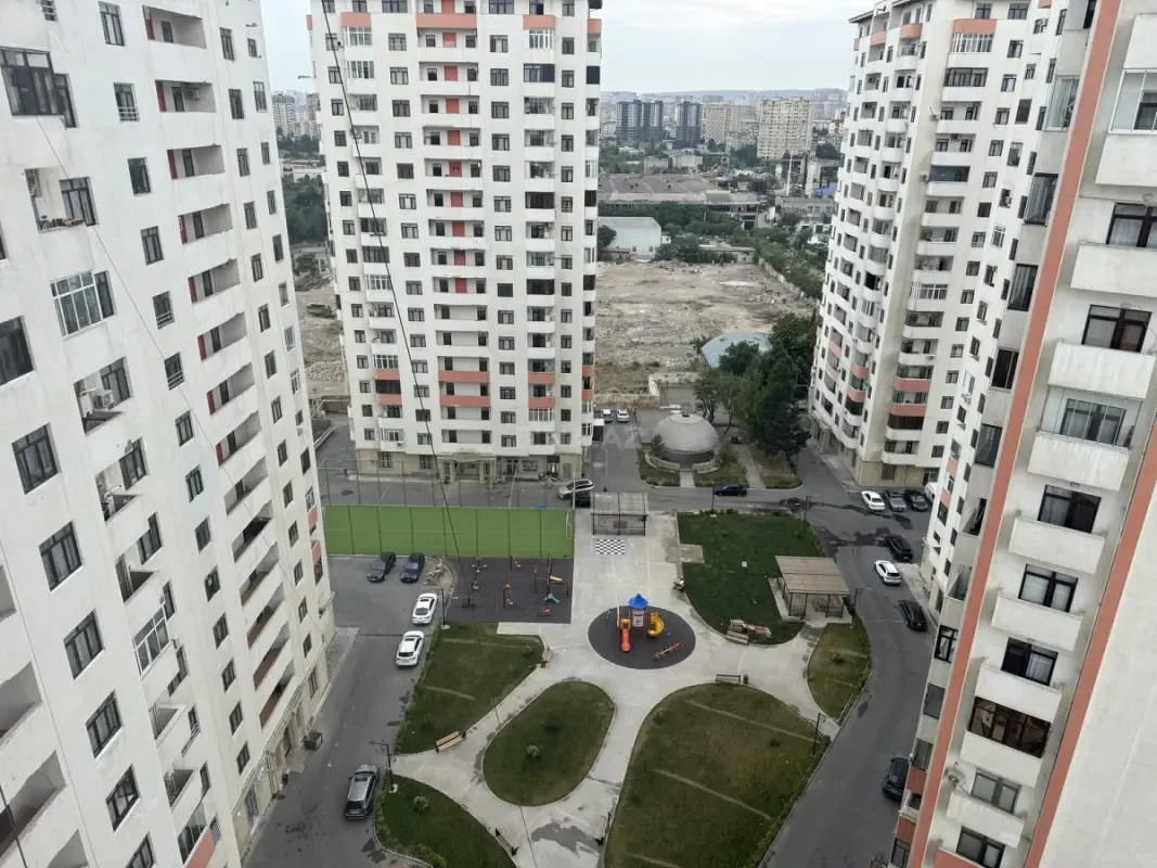 Kirayə verilir 3 otaqlı mənzil 140.9 m²