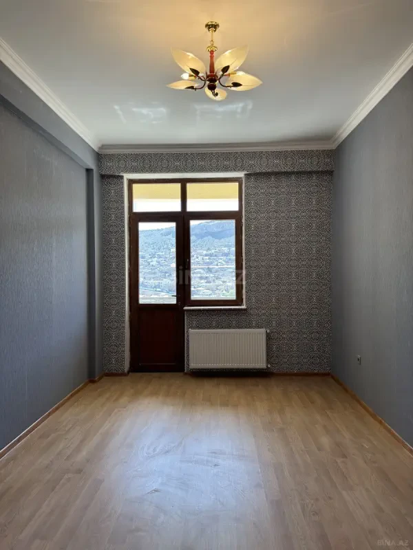 Kirayə verilir 2 otaqlı mənzil 130 m²