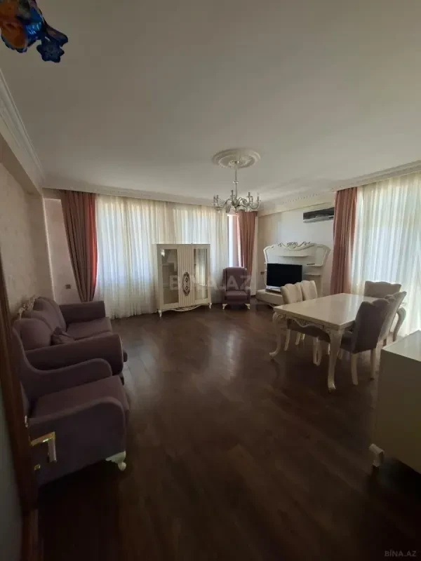 Kirayə verilir 3 otaqlı mənzil 140 m²