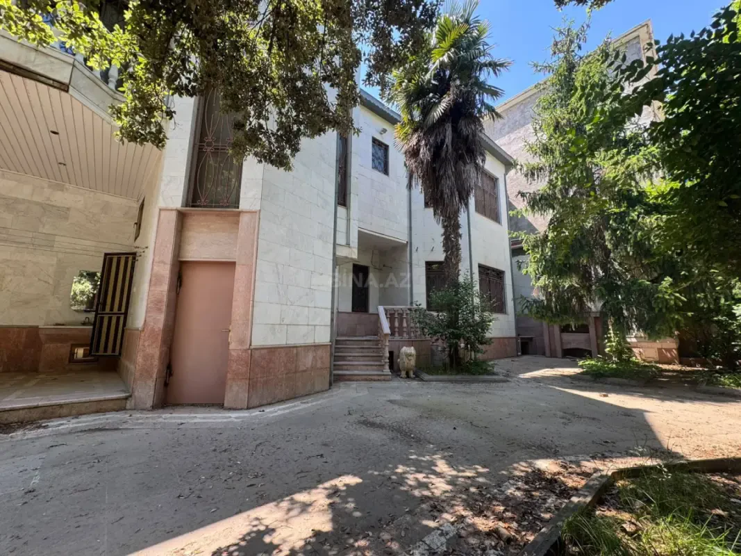 Kirayə verilir 8 otaqlı həyət evi 450 m²