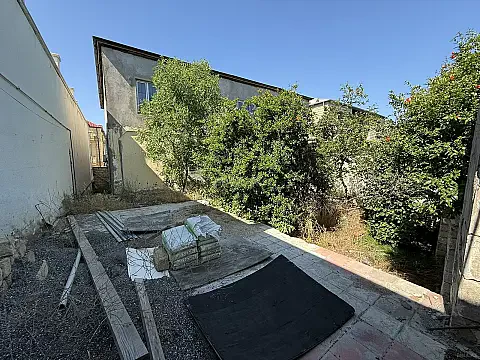 Satılır 9 otaqlı həyət evi 400 m² — Bakı, Badamdar 9 otaq 400.00 m²