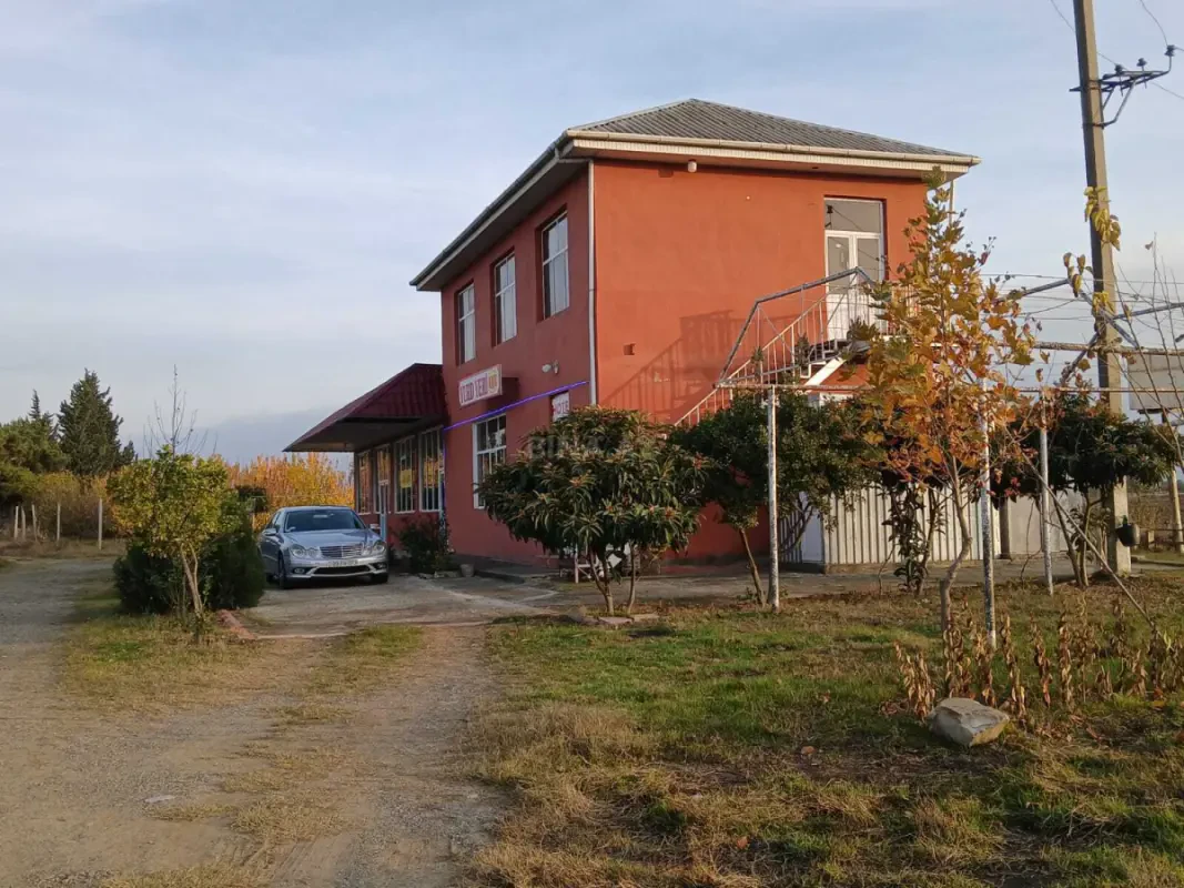 Satılır obyekt 370 m²