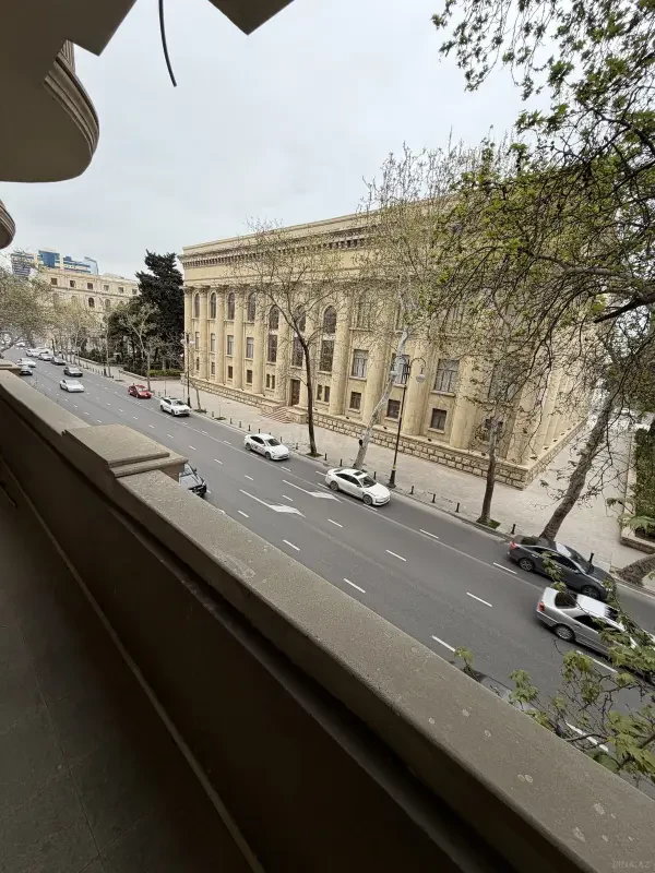 Satılır 3 otaqlı mənzil 160 m²