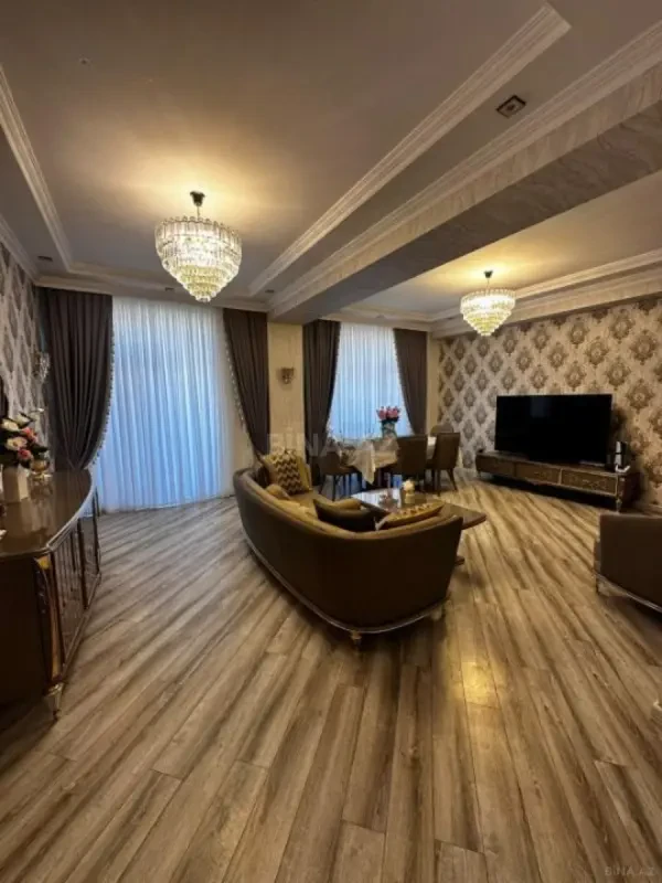 Satılır 4 otaqlı mənzil 187 m²