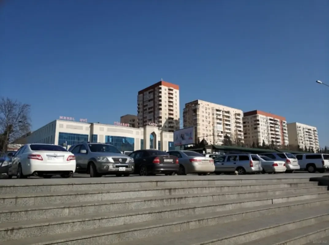 Satılır 4 otaqlı mənzil 141 m²