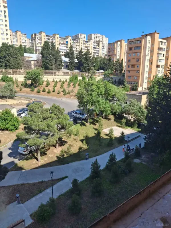 Satılır 4 otaqlı mənzil 110 m²