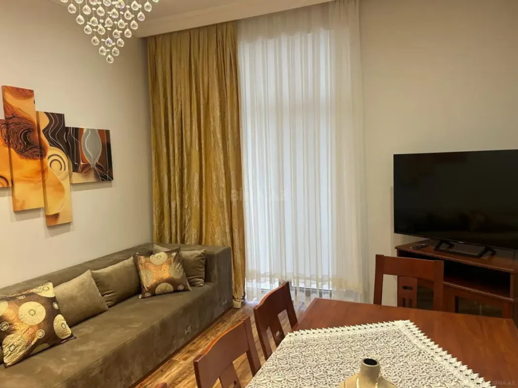 Kirayə verilir 2 otaqlı mənzil 95 m²