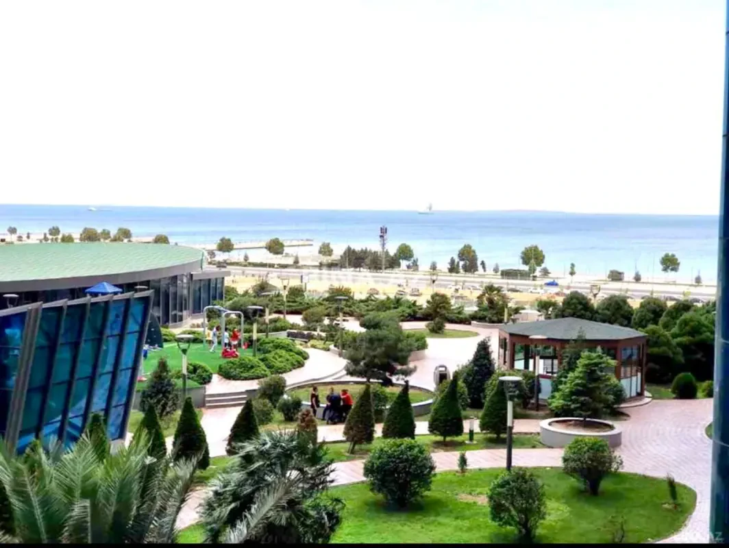 Satılır 4 otaqlı mənzil 220 m²