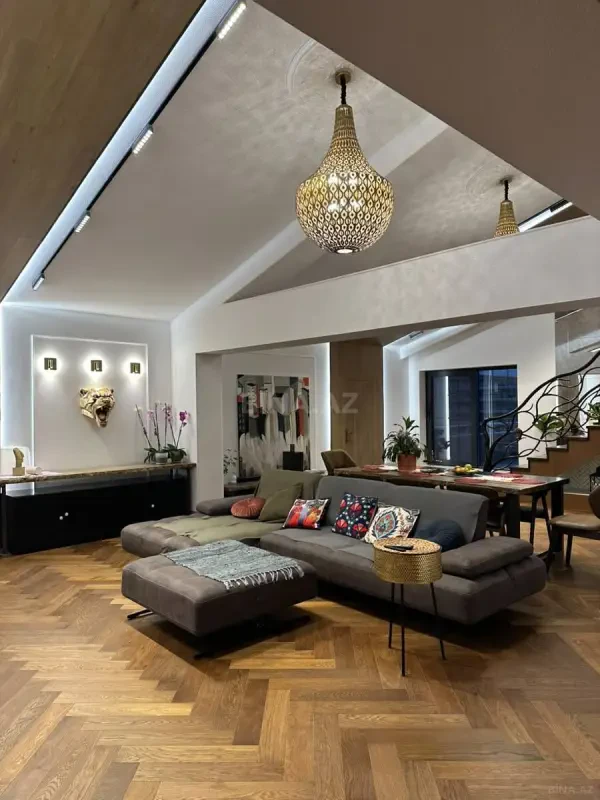 Satılır 4 otaqlı mənzil 300 m²